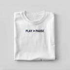 Tricou unisex „Play > Pause Glitch” – Design retro walkman anii ’80